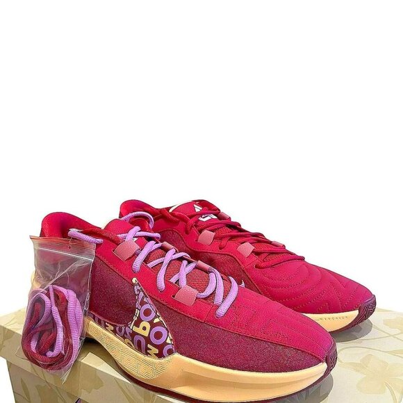 Signature Sneaker: Nike Zoom Freak 5 \